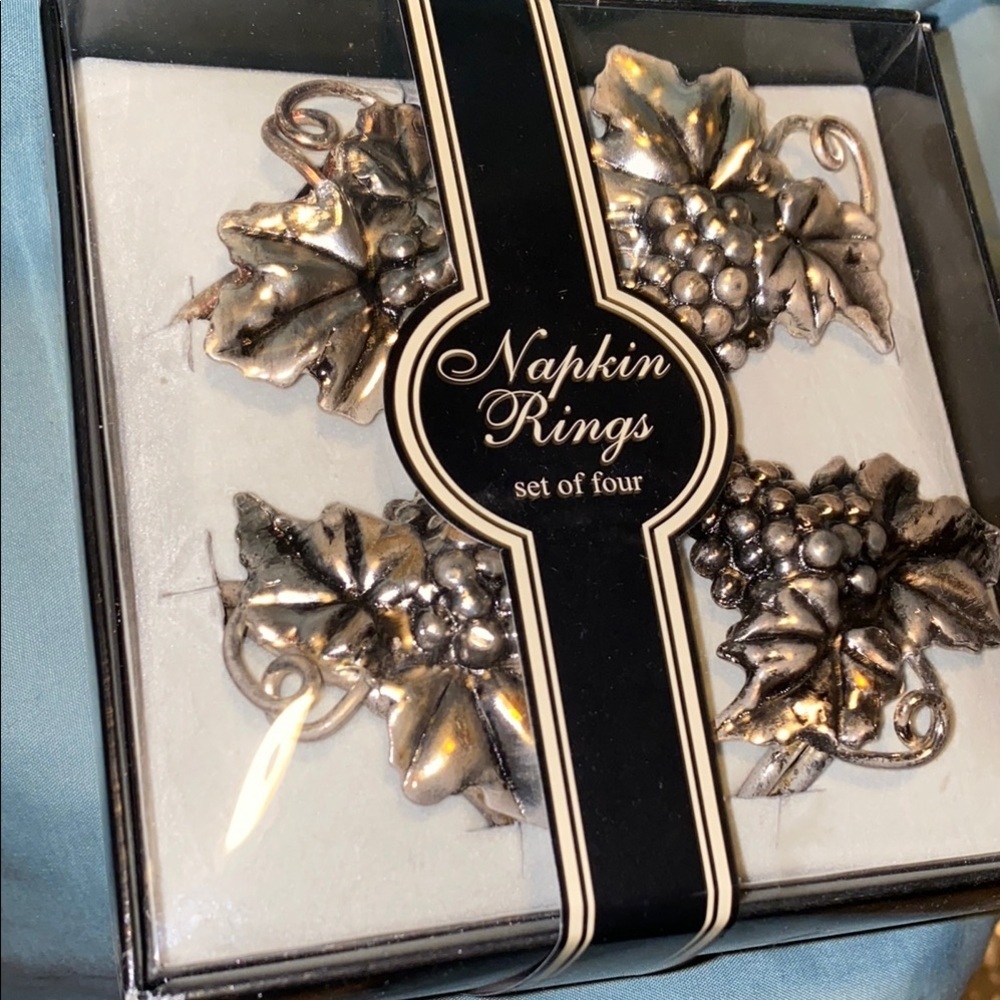 BX48 Silver Leaf and grape vines Napkin Rings Set of Four - Picture 4 of 4